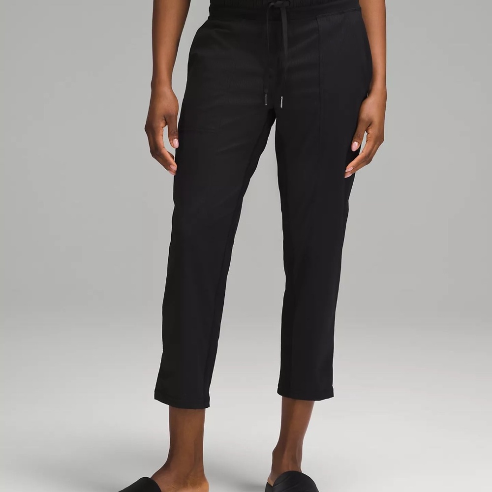 LuluLemon: Dance Studio Mid-Rise Cropped Pant (Black)